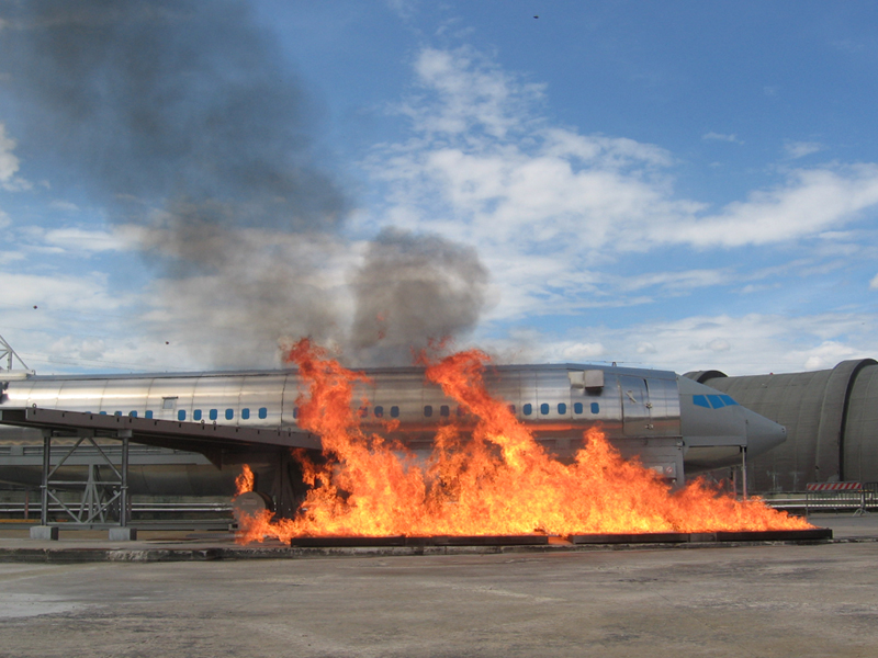 Aeroporti: Vigili del Fuoco italiani primi al mondo a simulare interventi su un modello di Boeing 737